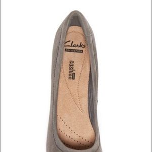 Clarks Shoes - Clarks Araya Grey Block Heel Pump size 10 Clarks Shoes - Clarks Araya Grey Block Heel Pump size 10